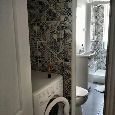 In The Center Near & Free Wifi