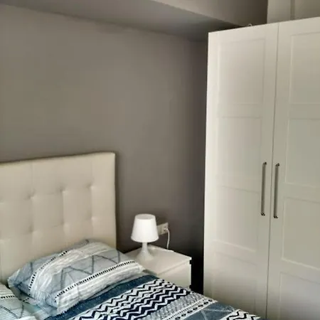 In The Center Near & Free Wifi Apartment