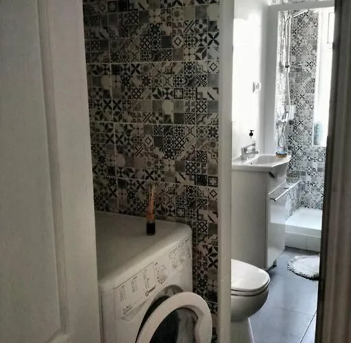 In The Center Near & Free Wifi