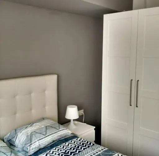 In The Center Near & Free Wifi Apartment